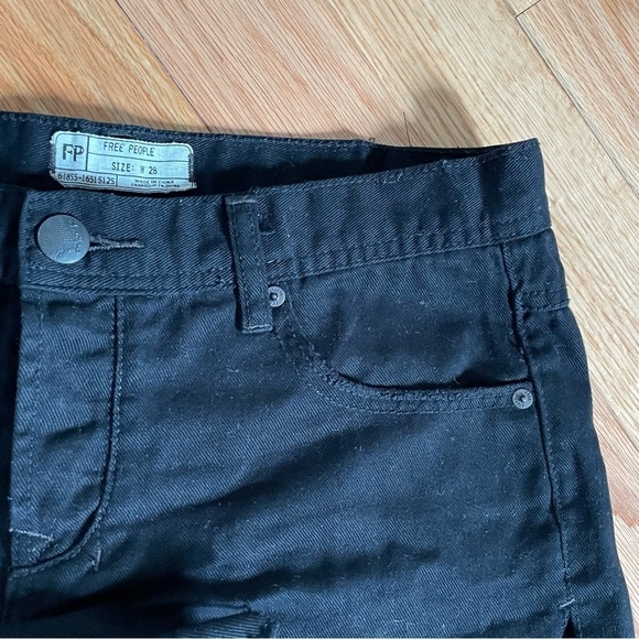 Free People Black Distressed Cut Off Cotton Denim Button Fly Shorts EUC Size 28 - Picture 3 of 8